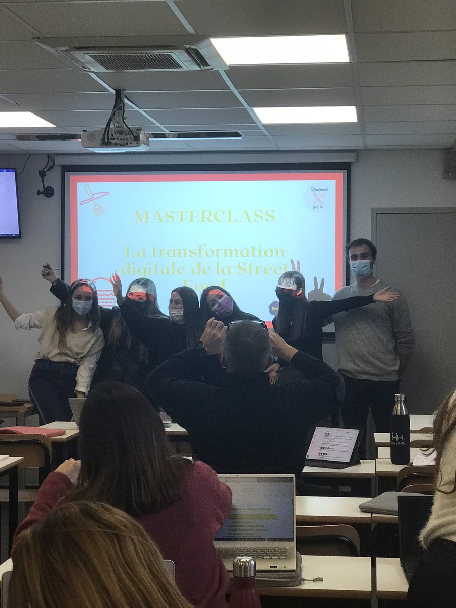 Merci a <a href="/soulami_loubna/">Loubna Soulami</a> <a href="/hadri_ghita/">Ghita Hadri</a> <a href="/c_bilyk/">Charlène Bilyk</a> <a href="/Makablt/">Marie-Caroline Birault</a> et <a href="/FabienLmsn/">FabienLimousin</a> de <a href="/Streetfoodtoi/">Streetement Food de toi</a> pour cette master class sur la #streetfood 
#MBADMB