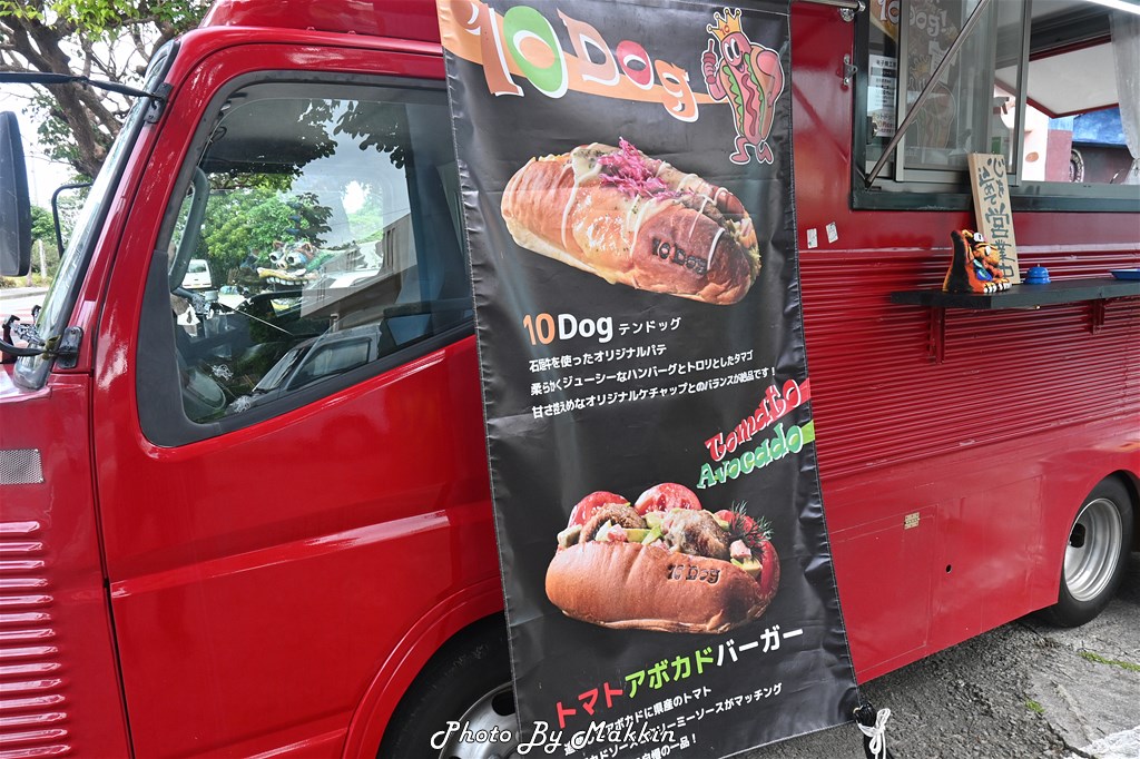 makkin915's tweet photo. 裏地区（島の北側）ではランチタイム逃すとお店が閉店して絶賛ランチ難民に。
案の定とんかつ力も終わっちゃってたけど米子焼の前でキッチンカーがあったんで購入
観光系って高いだけで味は・・・ってのがちょくちょくあるけど、こっちは美味しかったし意外にボリュームありましたヨ　(^o^)ノ
#10Dog https://t.co/GOlZom0rMP