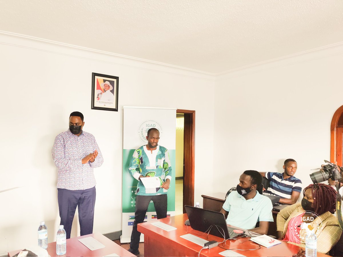 IGADsecretariat's tweet photo. #IGAD Executive Secretary @DrWorkneh today met with the participants to the #IGADForPeace social media campaign from #Uganda at the Office of the Head of IGAD Mission in #Kampala.
He handed over certificates for participating and gifts.
Winners to get a token prize in cash. https://t.co/RgseufIXeQ