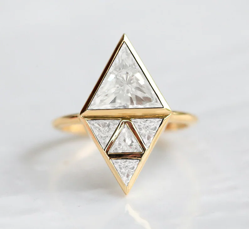 moddlinc's tweet photo. Triangle Diamond Ring | Shop Now https://t.co/FYlrCS2oCV

#jewelry #luxury #fashion https://t.co/KqqjDq4zv4