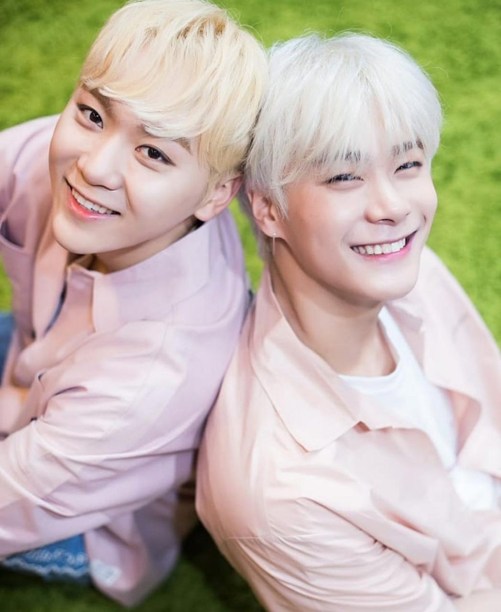 deeplittlething's tweet photo. Moonbin mah lovely human being
Happy January 26th, I mean, happy birthday! 💐🎉🎂🎊 https://t.co/9GFwyNeiH5