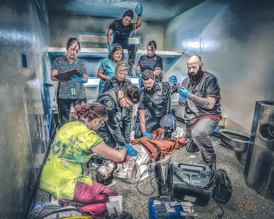 AlexLiComms's tweet photo. Today is #BellLetsTalk  day, and as #FirstResponders we are exposed to various forms of trauma on a daily basis.🚨🚓🚑🚒

It’s important to reach out, talk, listen and keep this conversation going for everyone! Let’s end the stigma!🙏🏻💙

#MentalHealthMatters @Bell_LetsTalk @Bell https://t.co/IwFvTPHrjD