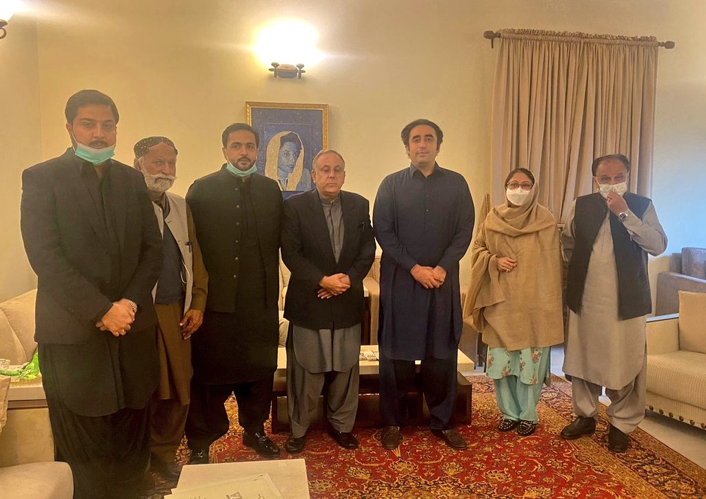 PPP Baluchistan (@pppbaluchistan) on Twitter photo لاڑکانہ: چیئرمین پی پی پی بلاول بھٹو زرداری سے پیپلزپارٹی بلوچستان کے صوبائی صدر میر چنگیز خان جمالی کی قیادت میں وفد کی ملاقات
ملاقات میں پی پی پی شعبہ خواتین کی مرکزی صدر محترمہ فریال تالپور موجود تھی۔
<a href="/BBhuttoZardari/">BilawalBhuttoZardari</a>
<a href="/ChangezJamali1/">Mir Changez Khan Jamali</a> لاڑکانہ: چیئرمین پی پی پی بلاول بھٹو زرداری سے پیپلزپارٹی بلوچستان کے صوبائی صدر میر چنگیز خان جمالی کی قیادت میں وفد کی ملاقات
ملاقات میں پی پی پی شعبہ خواتین کی مرکزی صدر محترمہ فریال تالپور موجود تھی۔
<a href="/BBhuttoZardari/">BilawalBhuttoZardari</a>
<a href="/ChangezJamali1/">Mir Changez Khan Jamali</a>