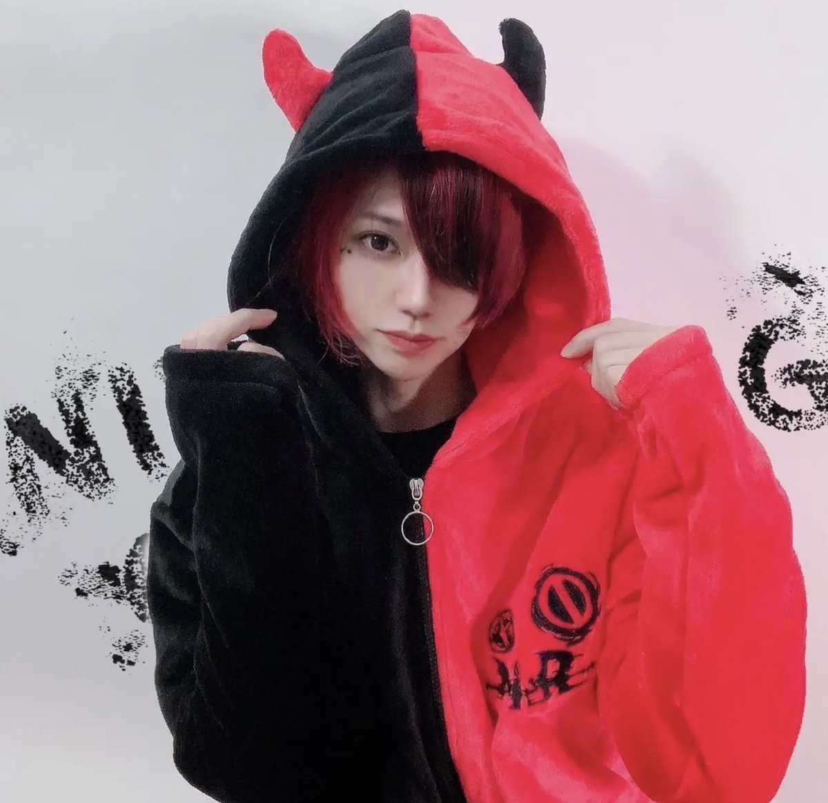 🎁本日〆切プレゼント企画🎁

ふわもこTWO-TONE ZIP OUTER
【DEVIL】

🎁3名様にプレゼント🎁　

ユニセックスアイテムです🐰

◼応募方法
フォロー(<a href="/NieR_tokyo/">NIER CLOTHING</a>) &amp; RT
◼締切〆  本日24時

※鍵垢の方も対象内です。
是非ご参加ください🙇‍♂️🙇‍♀️