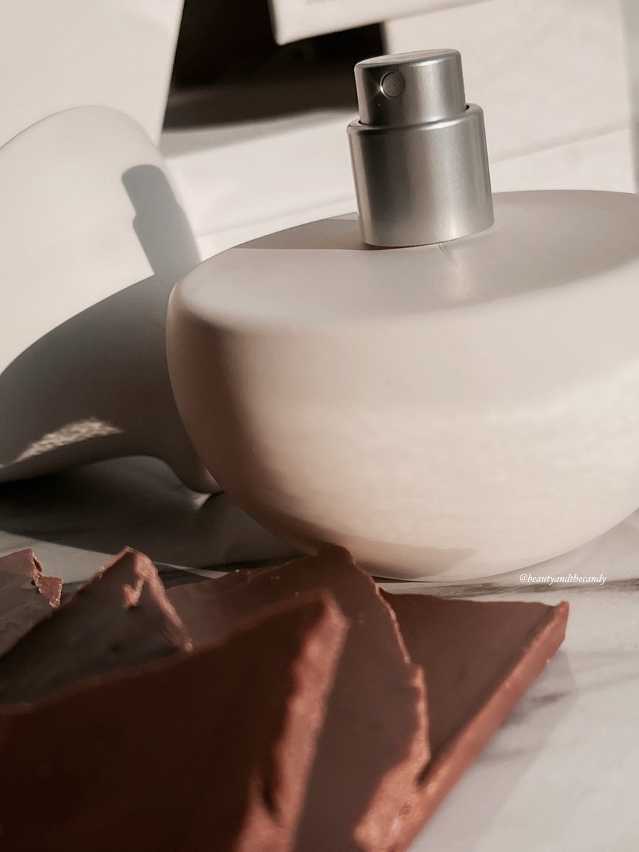 lbcandybuffet's tweet photo. The beautiful New @KKWFRAGRANCE Collection with @jeffleatham drops today at 12pm PST 

Highly recommend Iconic Gardenia. Smells like a floral dream. #kimxjeff 

#kkwfragrance #KimKardashian @KimKardashian https://t.co/NYBOXtRP3f