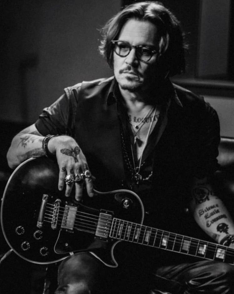 NegansSparrow's tweet photo. Let me run my fingers through your hair, Sir 🥺 https://t.co/Zr06T5v2jC
