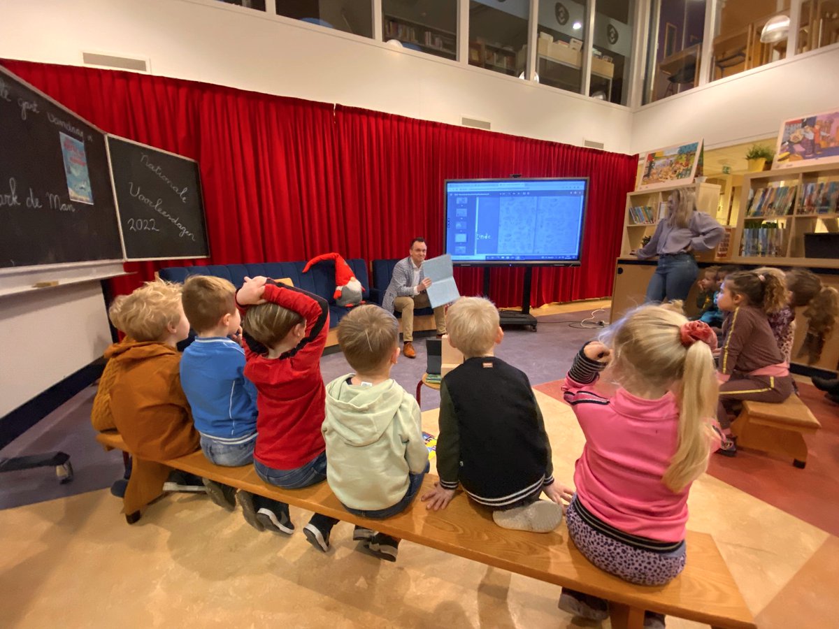 Vanochtend de start van De Nationale <a href="/Voorleesdagen/">Voorleesdagen</a> 2022!
Als speciale gastvoorlezer was wethouder Mark de Man van Gemeente Súdwest-Fryslân te gast. Hij las met veel enthousiasme het themaboek 'Maar eerst ving ik een monster' voor aan de leerlingen van.... facebook.com/obsdeopslach/p…