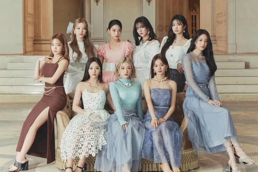 GimbapBlog2's tweet photo. Les #fromis_9 ont battu leur record d'albums vendus lors de la 1e semaine suivant la sortie.
#MidnightGuest s'est écoulé à 104 438 exemplaires (dont 49 712 vendus lors du 1er jour), d'après Hanteo, soit près de 3 fois plus que leur record pour #9WayTicket (37 283 copies vendues). https://t.co/rTmqIhza3N