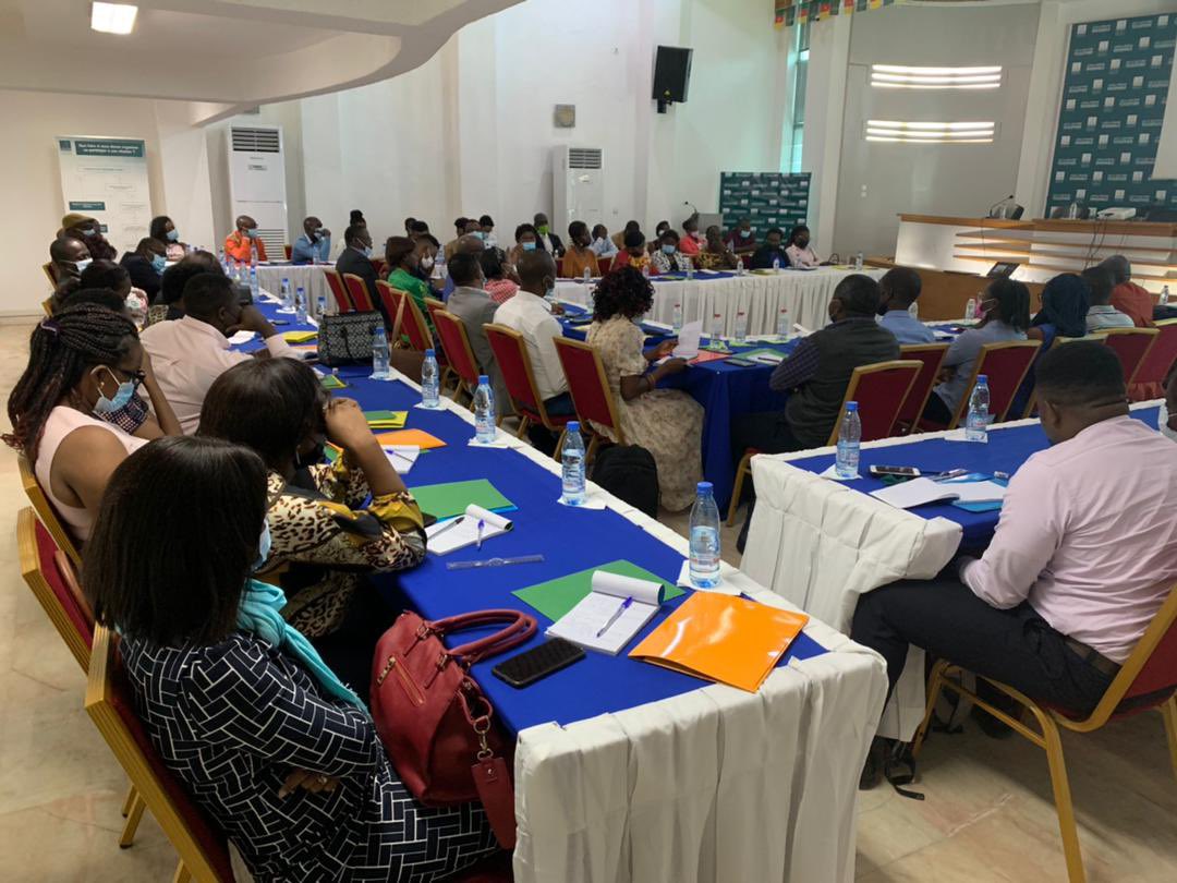 CdpmeG's tweet photo. Aujourd’hui,entrepreneurs, managers,directeurs juridiques &amp; fiscaux...ont parcouru les méandres de la nouvelle loi des finances 2022 du 🇨🇲 au Siège #GICAM.A terme,cette formation a permis aux praticiens de la fiscalité et aux contribuables de mieux comprendre les innovations💡1/2 https://t.co/auaKUCLNU2