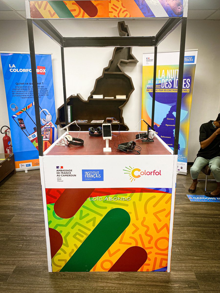 Loic_Abondo's tweet photo. Inauguration de la #ColorfolBox ce jour à l’institut français de Yaoundé en présence de plusieurs artistes notamment @TENOR_officiel et @blickbassy
Cette box permet aux abonnés d’écouter de la musique camerounaise/africaine sur #ColorfolApp téléchargeable aussi sur mobile. https://t.co/vA5gHphNc7