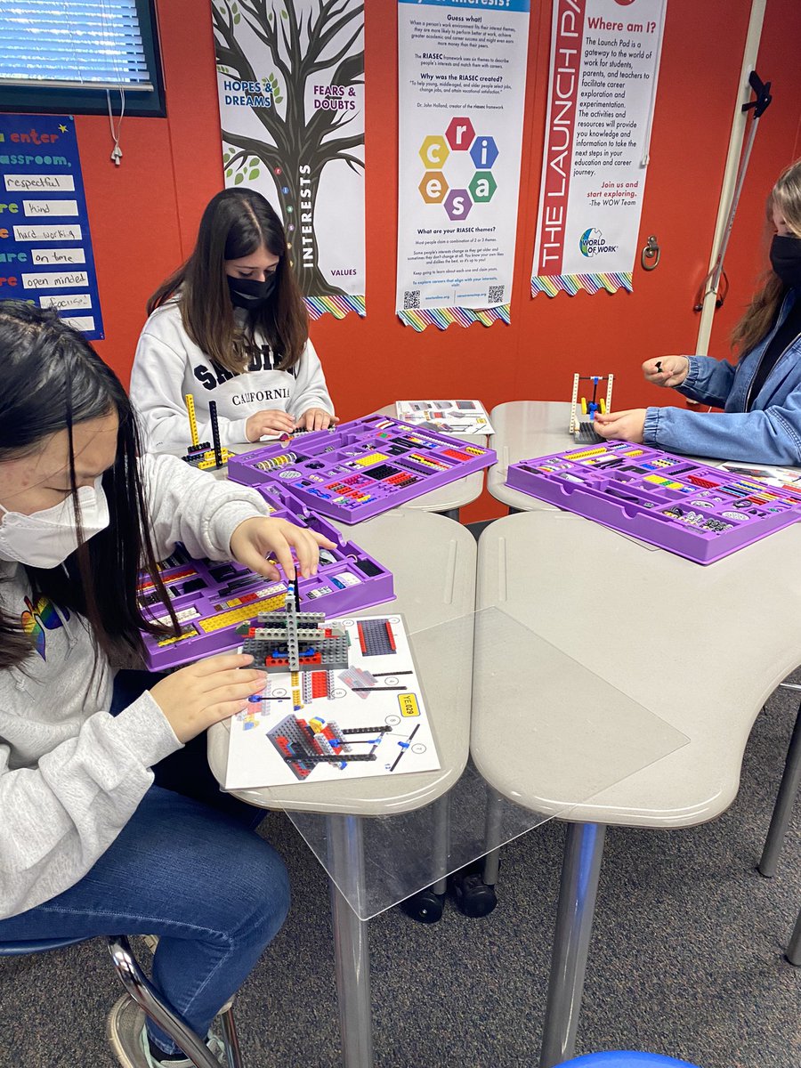 _Emily_Conner_'s tweet photo. Hillsdale Career Explorations visited by @YoungEngneersUG today. Students practiced engineering skills building a series of moving structures. @hillsdalepride @CVWorldofWork @CajonValleyUSD https://t.co/r1e8J6xlZc