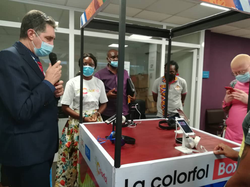 ColorfolApp's tweet photo. Inauguration de la #ColorfolBox à la médiathèque de @IFCameroun à Yaoundé 🙂 merci d’être venu ci nombreux
Merci à @YannLorvo et @blickbassy pour leur présence #WeAreColorfol https://t.co/2eJHvisUOM