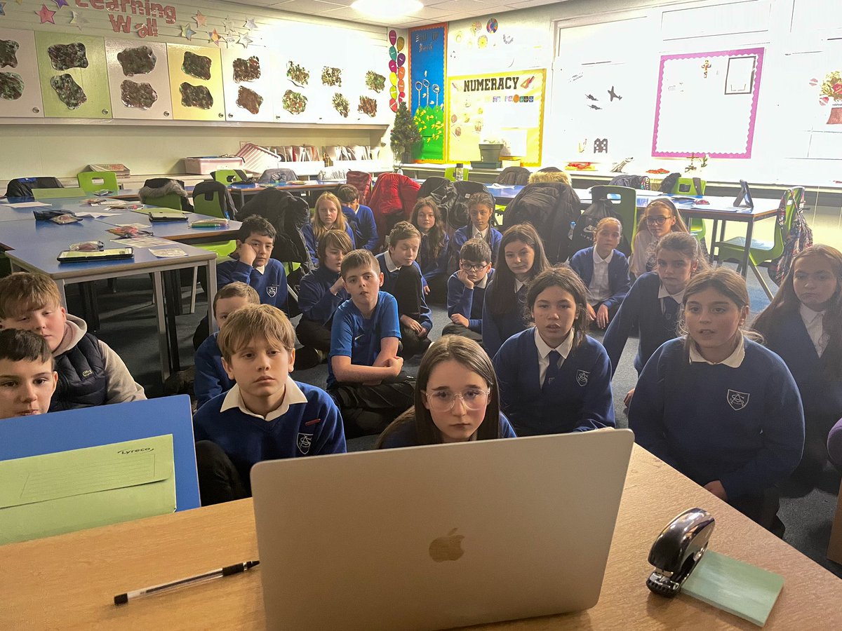 HowdenStAndrews's tweet photo. P7A have been working on something special to celebrate #scotlandloveslanguages
We are very excited to show off our new skill, which lead to conversations about #inclusivity, emotions & #healthandwellbeing @1plus2_WLC @LangsWeekScot @BritishSignBSL #allthelanguages #newskills https://t.co/SlXzmOMGGs