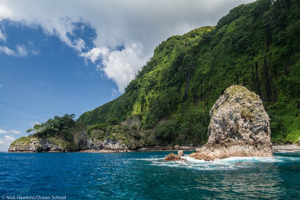 We're here to help you get over hump day with the lovely Cocos Island 🏝, captured by <a href="/nhawkinsphoto/">Nick Hawkins</a> 📸! A little coastline can go a long way during a cold winter week 🌊 #PhotoOfTheDay #Humpday #Ocean <a href="/OceanFrontier/">Ocean Frontier Institute</a>