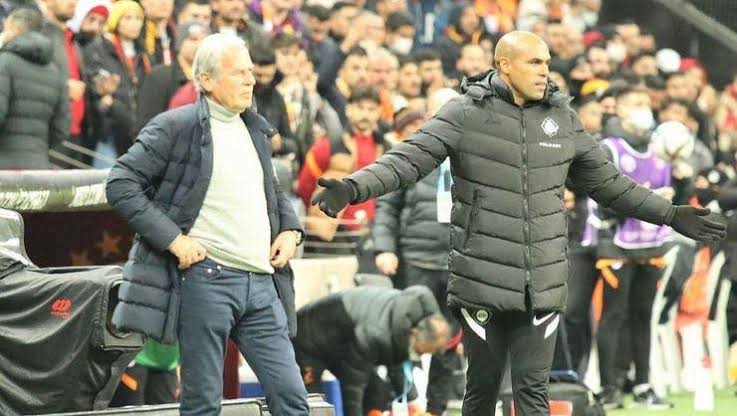 GreatAltay's tweet photo. Mert Nobre İle de Yollar Ayrıldı.

Mustafa Denizli ile yolların ayrılmasından sonra teknik direktör pozisyonuna getirilen Mert Nobre ile de yollar ayrıldı. https://t.co/h0H0kKbctG