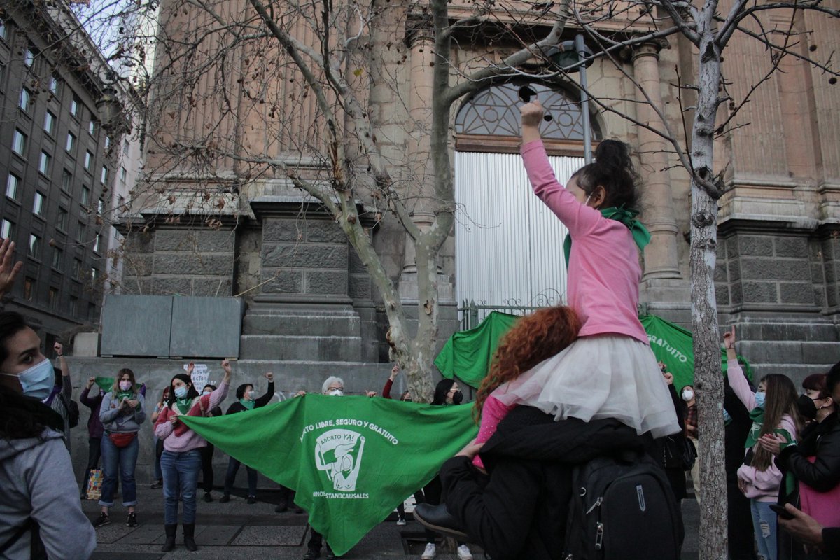 Convención Constitucional 

Hoy se discutió en la sesión de Derechos Fundamentales, la propuesta de norma "Será Ley", de la Asamblea Permanente por la Legalización del Aborto y también se presentará la iniciativa por los derechos sexuales y reproductivos.