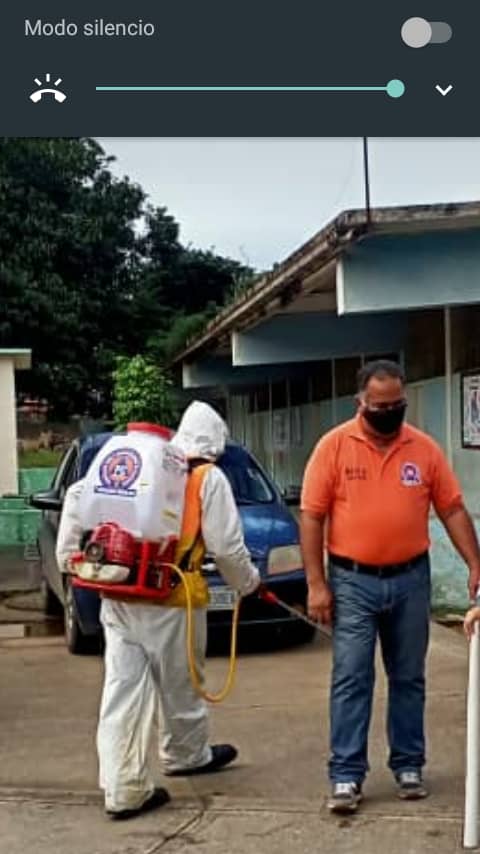 EducacionNvaE's tweet photo. Continúan jornadas de desinfección en centros educativos de #NuevaEsparta. Zona Educativa, en trabajo articulado con Protección Civil, garantiza condiciones adecuadas de los planteles y resguarda medidas de bioseguridad. #SomosPuebloInvencible. @MPPEDUCACION @NorisSotoF https://t.co/X0MNxOGzaS