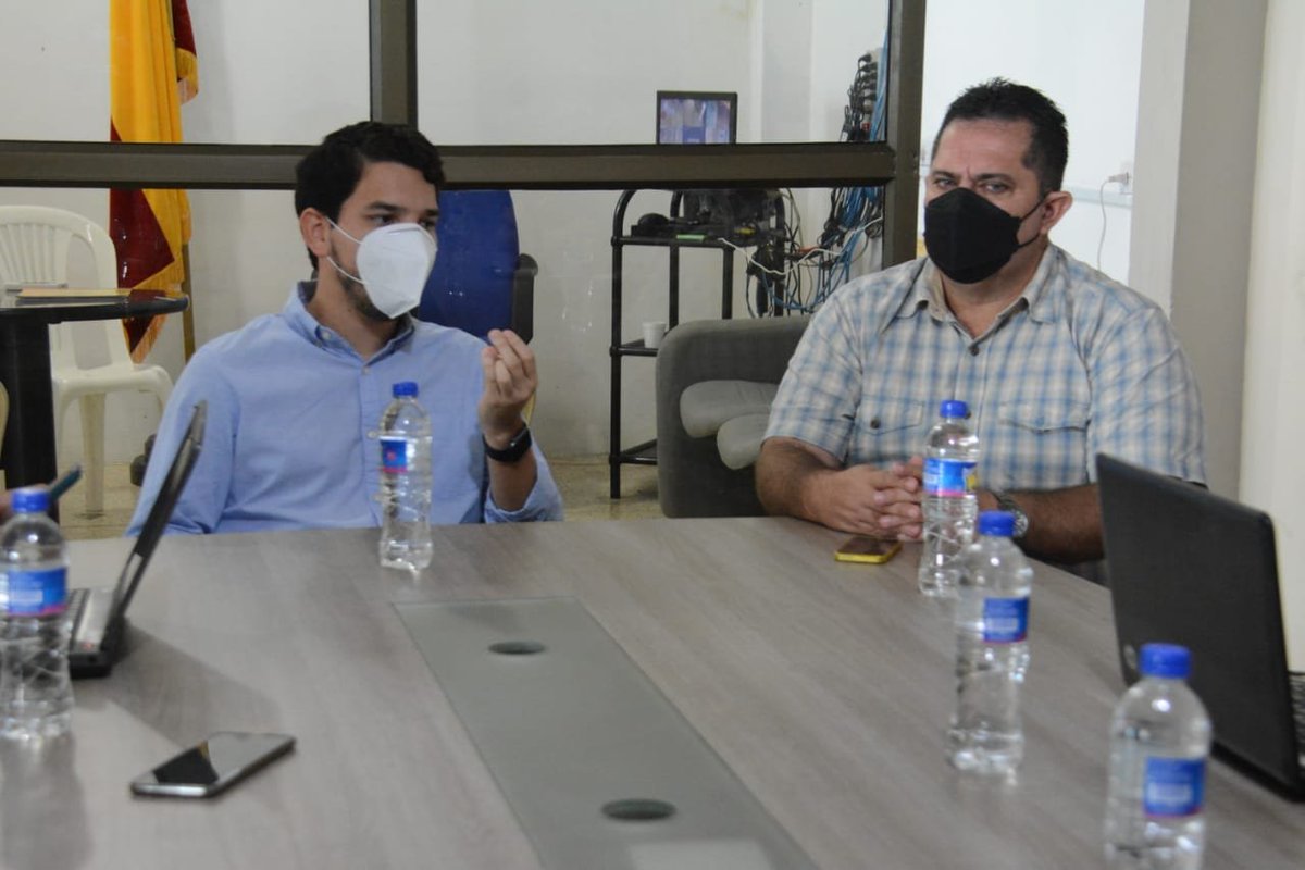 DeporteEc's tweet photo. Coordinador Zonal 4, @horacio_cedeno, socializa con personal de la Liga Cantonal de Chone y dirigentes de clubes, los beneficios del Incentivo Tributario, que permitirá contar con mayores recursos para el desarrollo y sostenibilidad de los entes deportivos.

#JuntosLoLogramos https://t.co/15oTRan4dl