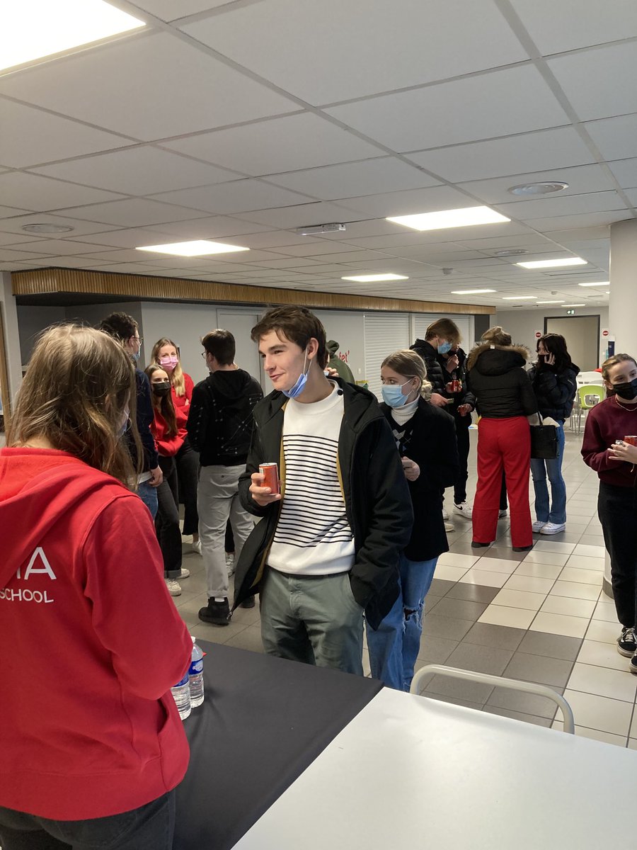 david_neusy's tweet photo. C’est jour d’immersion ⁦@SKEMA_ESDHEM⁩ Droit sur le campus ⁦@SKEMA_BS⁩ de Lille 🤗 des lycéens se mettent dans la peau d’un étudiant le temps d’un après-midi. Une licence ou une prépa ?Choisissez les 2 😉 !⁦@MlleDaisyworld⁩ ⁦⁦@MathieuVillars⁩ https://t.co/jn6D9qKSxK