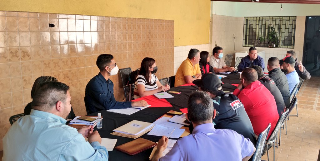 #EnDesarrollo Dirección Nacional TUPAMARO, sostiene reunión Operativa, donde realiza análisis de Coyuntura Nacional e internacional, estableciendo este año como el año del Deporte y La Cultura, herramienta indispensable para la construcción del hombre nuevo y la mujer nueva.