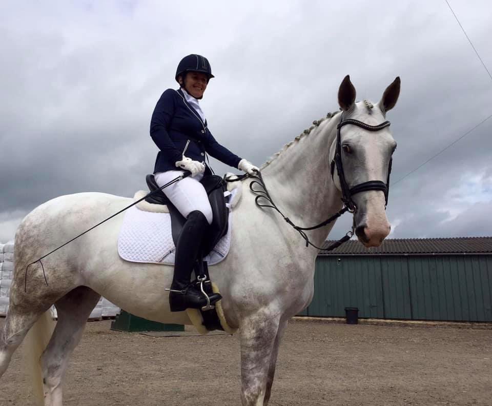 #throwback to 2016 with 🦄 Winnie. She was proud of herself becoming national champion 🦄🌟💕🥇🏆
#ponyhour #hearthorse #twohearts