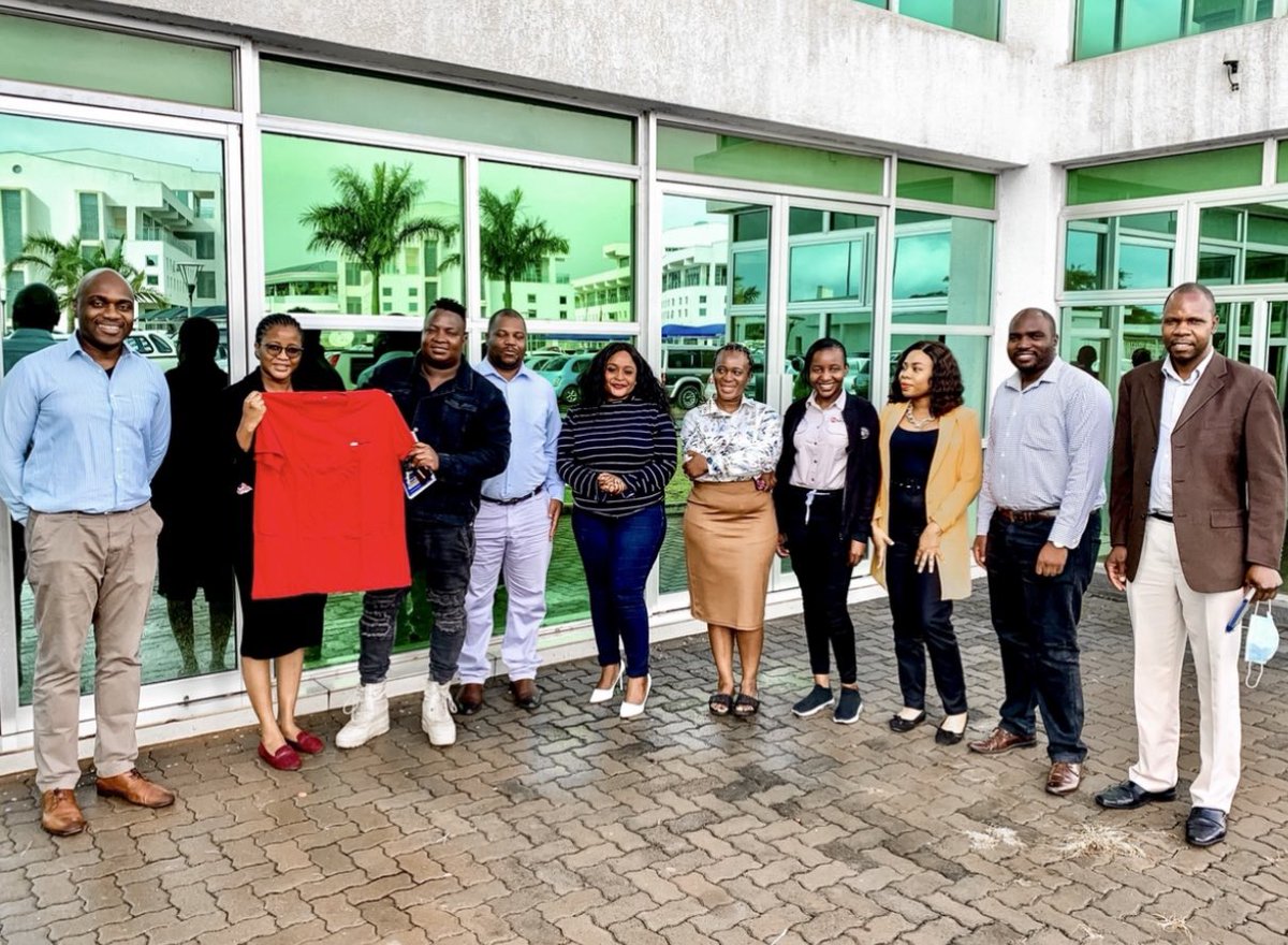 MwaleClarence's tweet photo. #farming?

@simbamhungu &amp; his #team at @CBZHoldings Agro-Yield are
#enabling, #capacitating, &amp; #supporting Zim #farmers to #export to #global #markets through #competitive #innovative #financing #solutions for #export crops

+ vane maT-shirts avachakupai

https://t.co/uWXxTRwVVy https://t.co/hUCyKoWu06