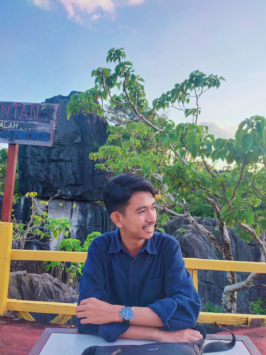 rahmatsyaid_12's tweet image. Apakah kamu kamera? Karena setiap kali aku memandangmu, aku tersenyum."🙊😃