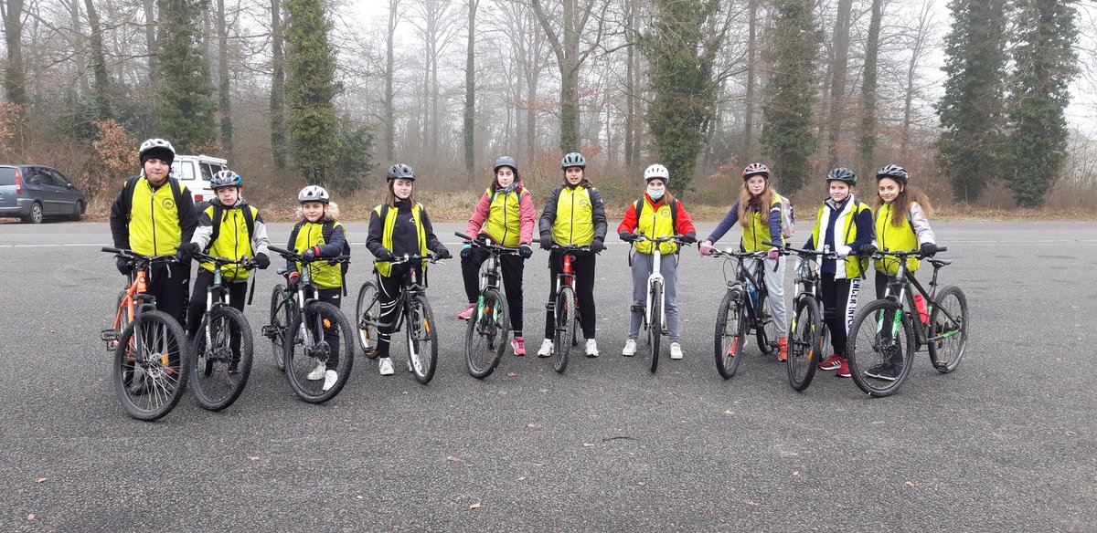 CBoildieu's tweet photo. Entraînement numéro 2 🚴‍♀️pour les élèves de @BedelCollege qui vont relever le défi Scandibérique en avril ! Pas de soleil cette fois: froid🥶🥶 et du brouillard 🌫. Mais on est courageux et motivé à @BedelCollege 💪 @Clementmasse @DaugeValerie @davidalday @ErasmusplusFR https://t.co/QNo6PMcEFC