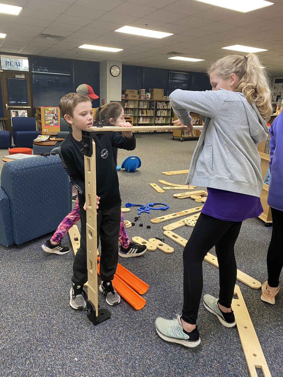 CESLibrary2's tweet image. 5th graders exploring our new Rig Ama Jig for the first time with a little help from Mrs. Lewis’s class. @BoerneISD @CuringtonElem #lovethelibrarianlife
