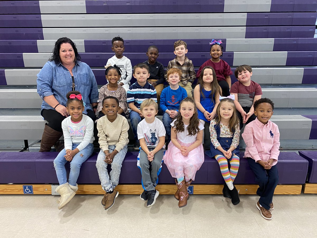 MandyBCollins's tweet photo. Class picture day! Mrs. Mandy’s kindergarten class 2021-2022💗@BCESMustangCity @FCPSchoolsTN @Supt_Hamlett #collinskindergarten #classpics 📸 https://t.co/wDOXHucVkG