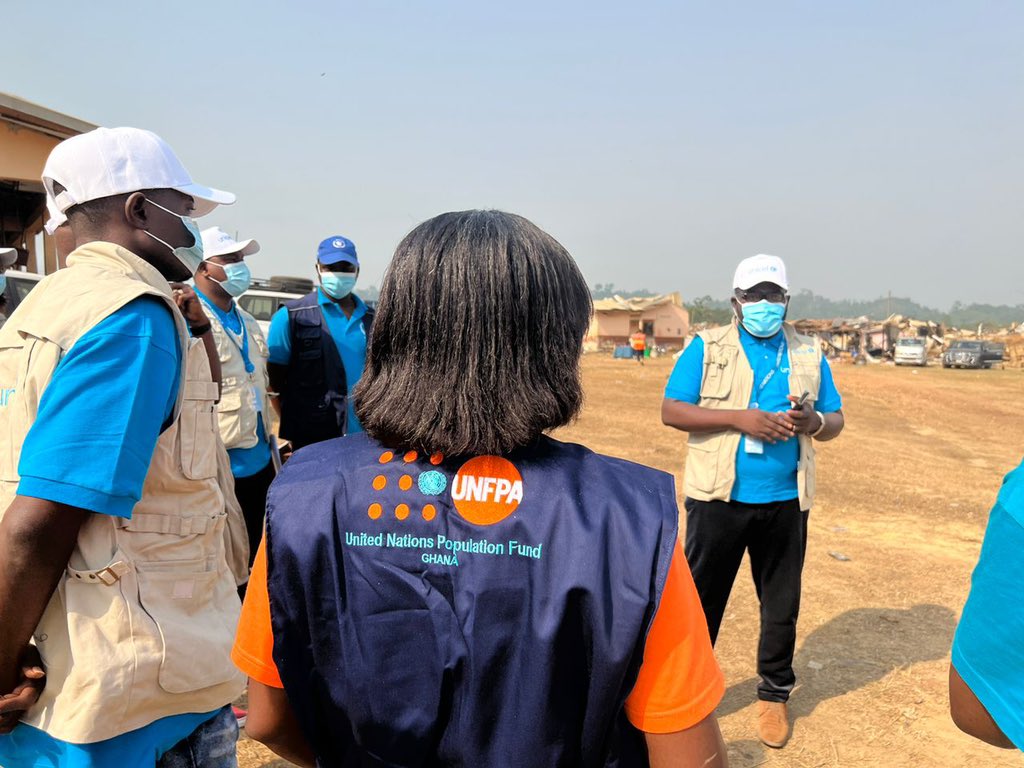 UNFPAGhana's tweet photo. As part of the humanitarian response to the Bogoso explosion, @UNFPAGhana joined the @UNinGhana Inter-Agency Working Group on Emergencies (IAWGE) to conduct a needs assessment of the disaster and donate relief items to affected persons.

#LeaveNoOneBehind
#ForTheGoodOfGhana🇬🇭 https://t.co/6KGj1Psg8H