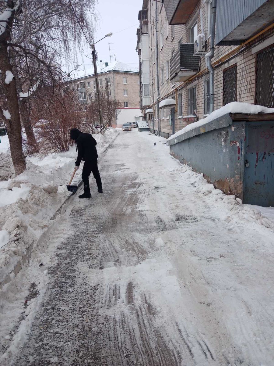 #Тольятти микр. 16Ц механизированно очищаются территории МКД. Замечания УК, устраняют в режиме реального времени.Вывоз ТКО по графику.