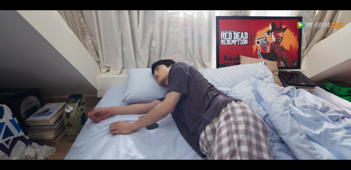 Nextpage42's tweet photo. 那边号感觉什么都说了，那这个号来聊聊看的开端吧。我一直盯着很多的小细节，真没看出破绽。常识的细节，这点尤其做的特别棒，水平甚至比绝大部分影视剧好太多。这剧的ACG元素���真的拉满，就算是一个背面的miku我也认出你来了hh https://t.co/6iD3qbgPoa