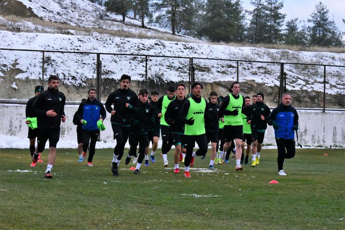 Our coach Mesut Bakkal went to his first training at the beginning of the team.