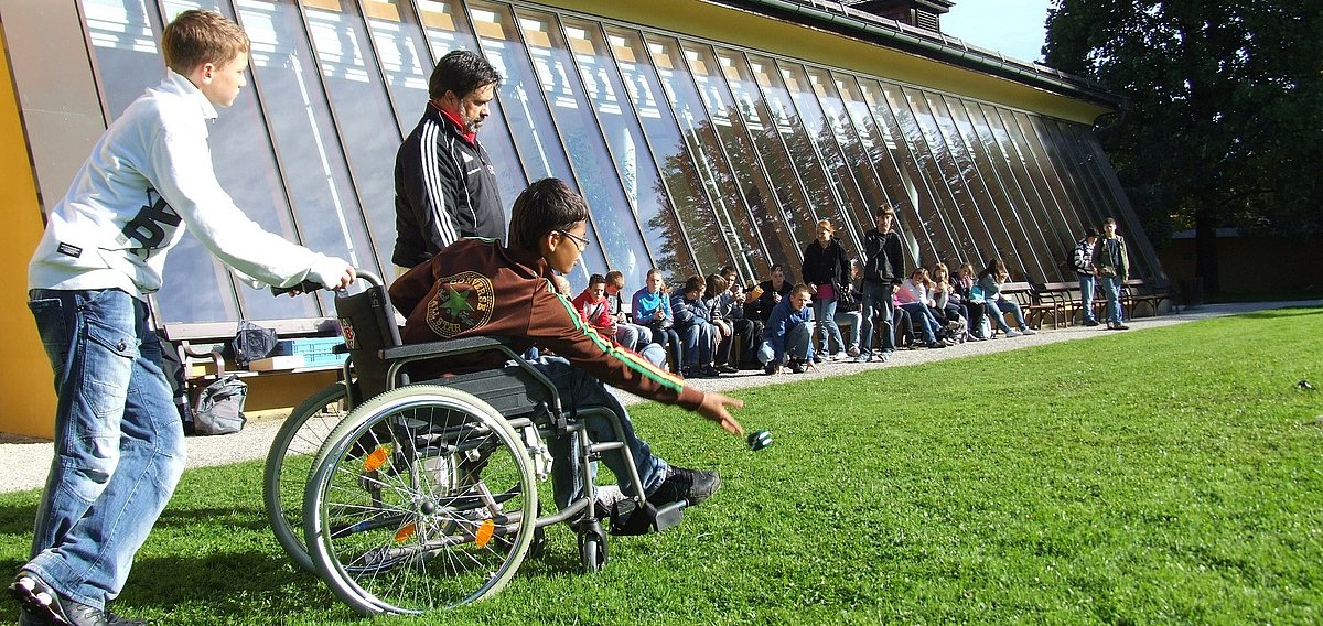 📌 Nachgehakt!

Raum für neue pädagogische Konzepte: Schulbauleitlinien in Städten und Kommunen.

Viele traditionelle pädagogische Modelle erweisen sich als veraltet und werden den aktuellen Anforderungen nicht mehr gerecht . . . 

👉 Zum Artikel: zcu.io/5Muc