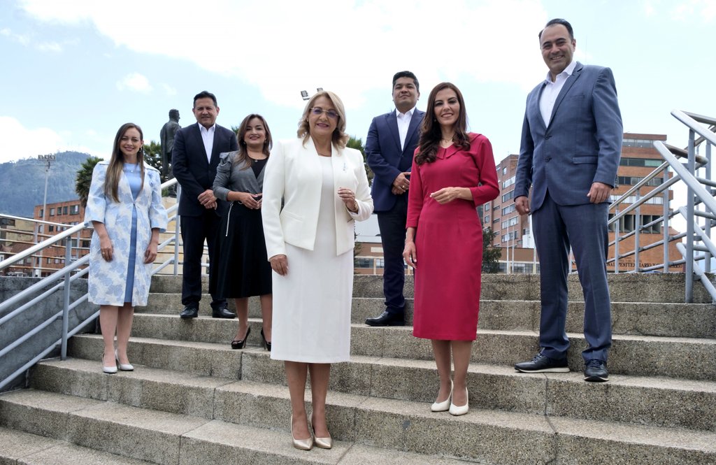 En el <a href="/PartidoMIRA/">Partido MIRA</a>, #MujerEnPolíticaEs equidad y trabajo en equipo con el hombre, y reconocimiento al papel de muchas gestoras sociales que sirven a sus comunidades con valores cristianos <a href="/aydeelizarazoc/">Aydeé Lizarazo Cubillos</a> <a href="/AnaPaolaAgudelo/">AnaPaolaAgudelo</a> <a href="/Virguez/">Manuel Virgüez Piraquive</a> <a href="/carlos_guevara/">Carlos Edo Guevara</a> <a href="/NataliaTovarF/">Natalia Tovar Farfán</a> <a href="/gabrielbeltranl/">Gabriel Beltrán Leguizamón</a>