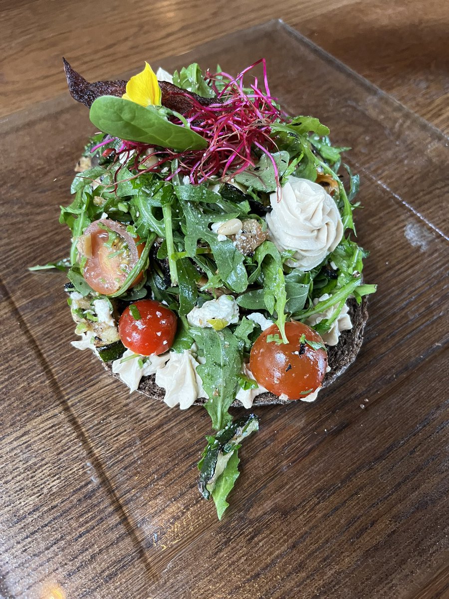 AstrudWildschut's tweet photo. Het kon weer dus deden we het 💚 #lunch #libanees #fenicie #purmerend https://t.co/6iLR7Z424Y