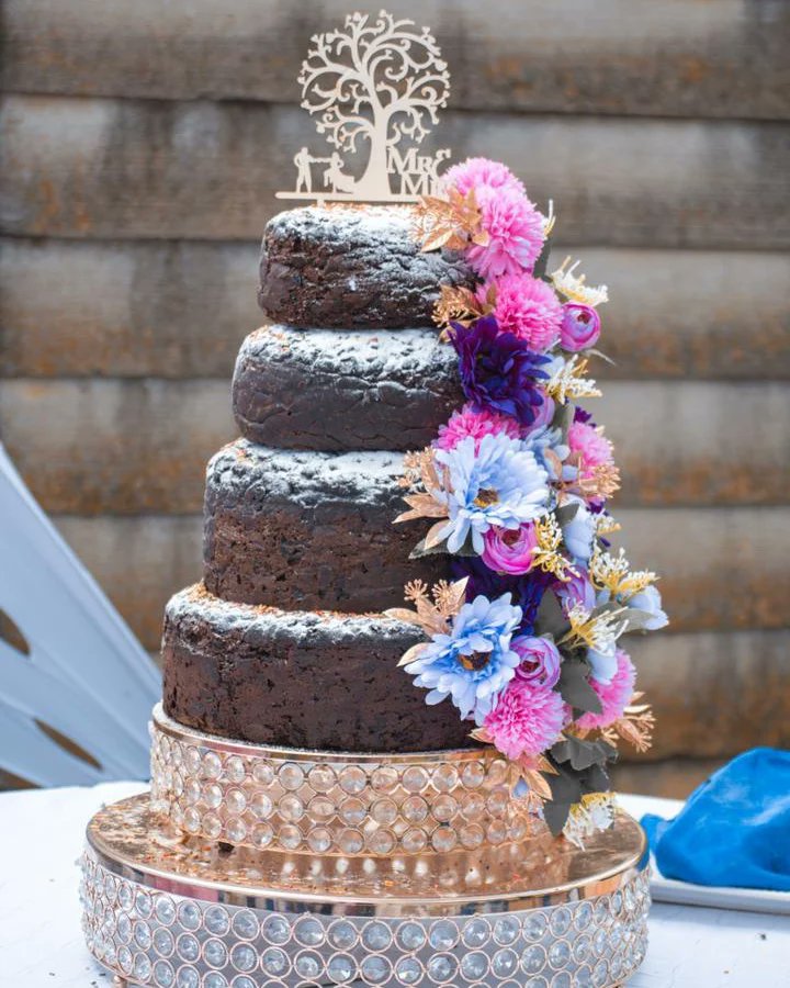 TariChef's tweet photo. #nakedcake 
#nakedweddingcake 
Made for a very special Couple.. Congratulations to Ephraim and Patience. Your wedding was beautiful and thank you for letting Chef T be a part of it.

#cheftarie 
#esperanzadelights 
#cakefactoryzimbabwe 
#zimweddings 
#zimcakes 
#wedding https://t.co/5hkekFCv7p