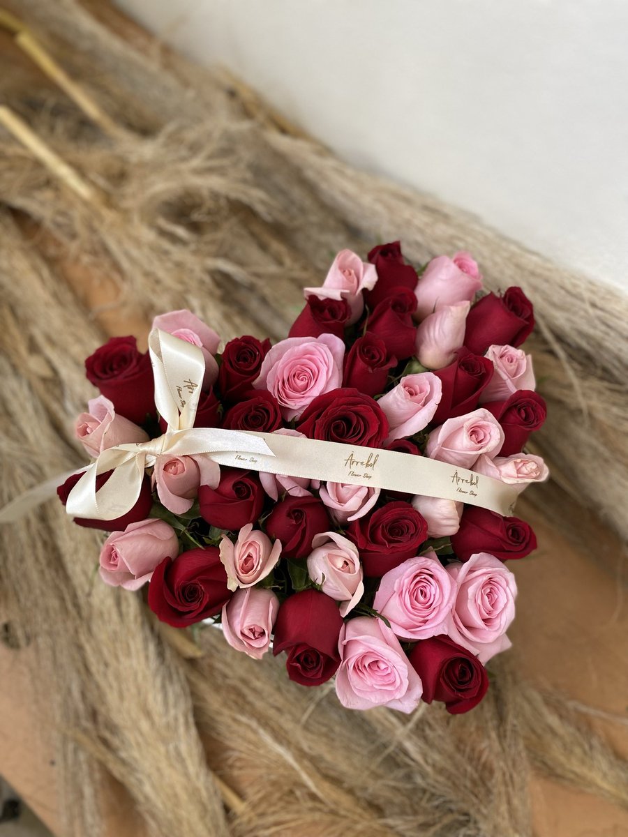 julcpj's tweet photo. Ya viene San Valentín 🤍
Hagan su pedido en Ârrebol 

Insta: @arrebol_flowershop https://t.co/n2eZyLMgiG
