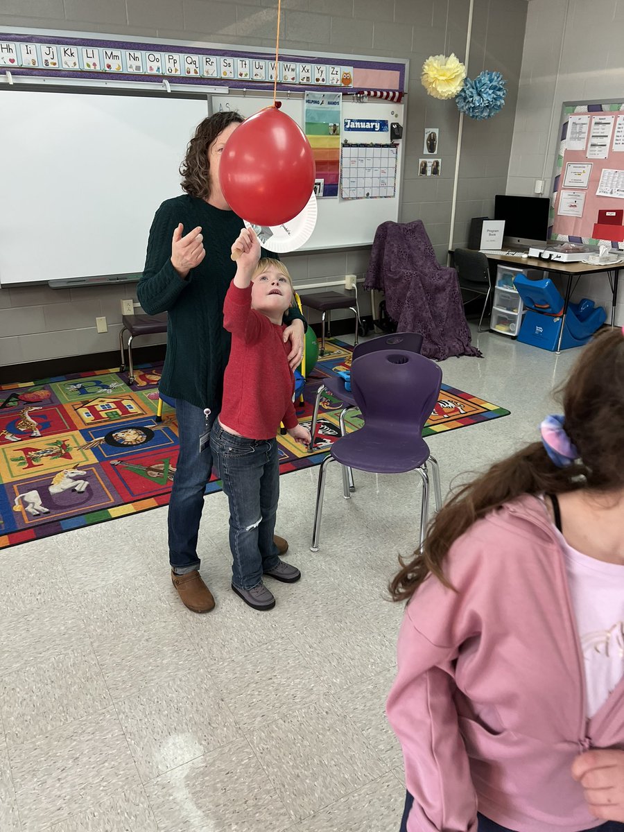 Leisa__Barry's tweet photo. Getting creative during indoor recess while also working on increasing visual attention and reaching skills. #inspireWES #WEStandTogether #becomebelongNYCSD #WEarefamily https://t.co/OhBzfYr6A4