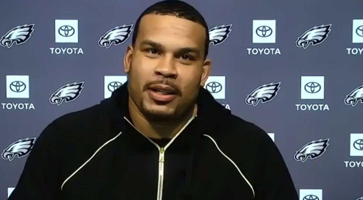 GeoffPMosher's tweet photo. #Eagles RG Brandon Brooks saved some of his last thanks to "Jeffrey Stoutland"

"You took me from a being a good player to the best at my position."

Brooks gets a little teary-eyed about Stout. Pauses. Adds: "You are family, and always will be." https://t.co/CE3Ima4Zbs