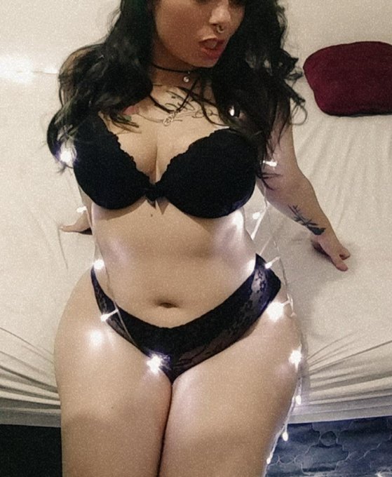 Vendas de packs (fotos e v&iacute;deos sensuais e expl&iacute;citos).  Caso tenham interesse ou me chamem no whats:<a href="/tag/love"class="tags"><span>#love</span></a><a href="/tag/beautiful"class="tags"><span>#beautiful</span></a><a href="/tag/sexy"class="tags"><span>#sexy</span></a><a href="/tag/newprofilepic"class="tags"><span>#newprofilepic</span></a>