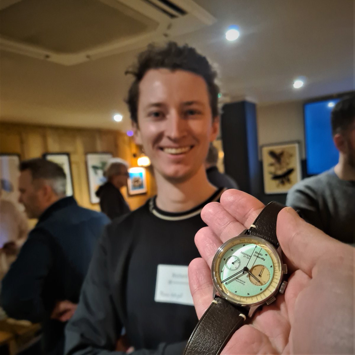 thewatchcc's tweet photo. Had another great night at #time4apint meetup in London last night, and in particular enjoyed @studiounderd0g finding out they were on the front page of @hodinkee while we were there. Congratulations!
#hodinkee #microbrand #newwatch #colourful #britishwatchmaking https://t.co/zt6rHii0OH