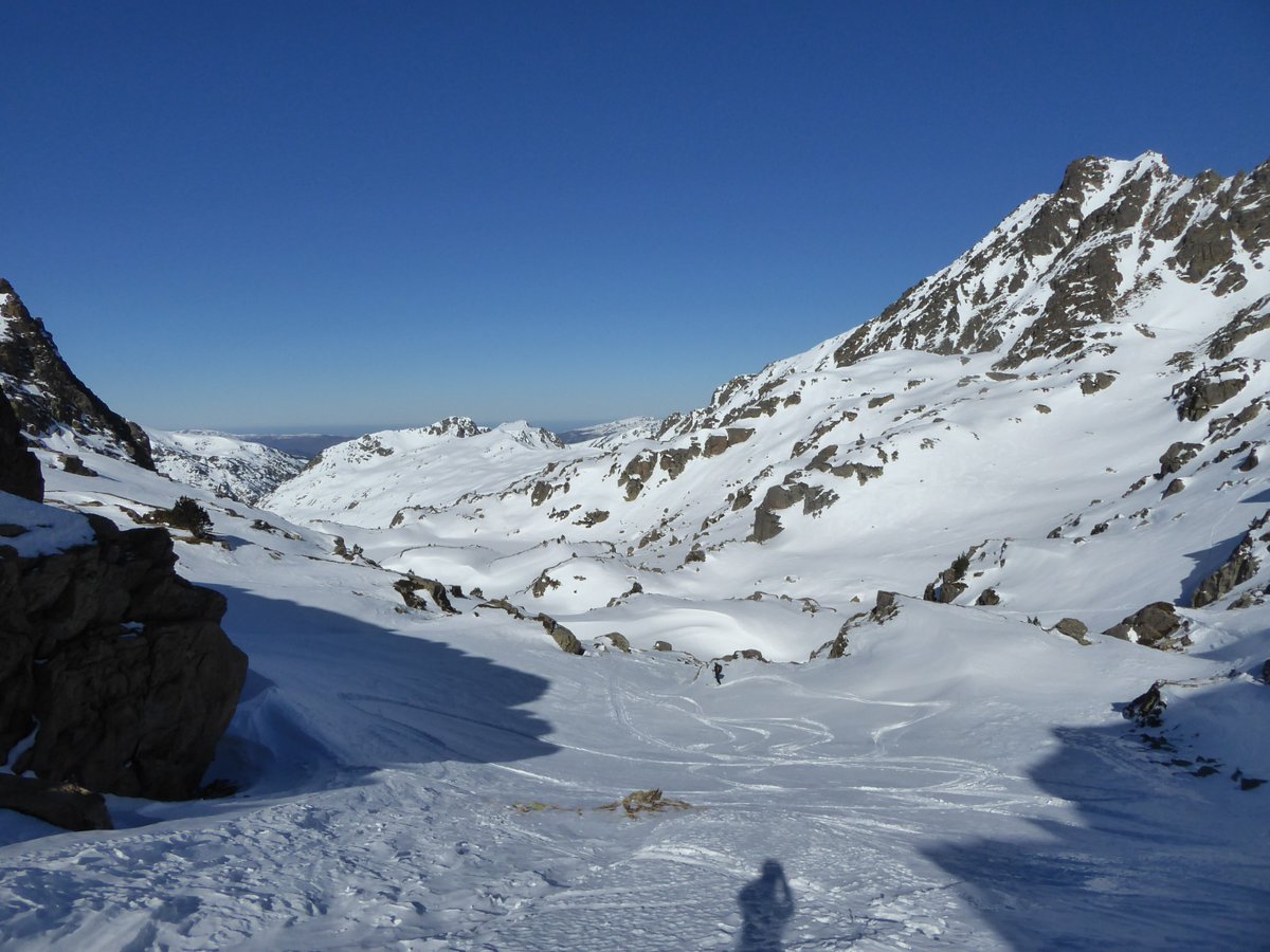Andorra_RI's tweet photo. (1/2) Seguim treballant en la cartografia #ATES per poder oferir nous itineraris. Avui amb en Dani Ginesta hem anat a estudiar el sector francès de Juclar i Fontargenta en una volta circular. 🏔️
#and_muntanya #nivologia #ates https://t.co/cIc7yEYVWC