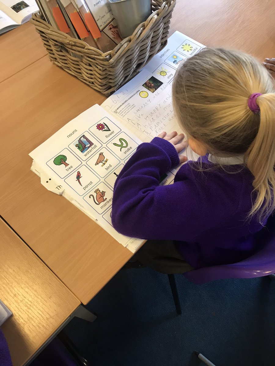 We have been working hard creating interesting #nounphrases in English today to describe a jungle setting! 🌿 #adjectives <a href="/PrimaryElaine/">Elaine Primary</a>