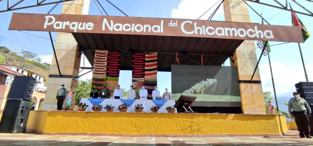 CARCDMB's tweet photo. ¡Bienvenidos a #Santander!
Iniciamos el acto principal #ReconectaColombia, desde @panachioficial, donde se firmará la Comisión Nacional de Educación Ambiental con las 33 Corporaciones Regionales del País🇨🇴.
Un pacto nacional para conservar la biodiversidad que nos rodea. https://t.co/gTVmUgC8a2