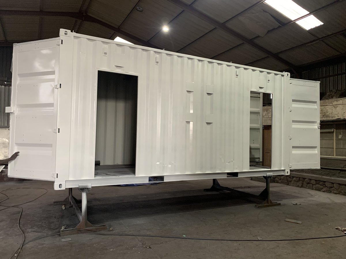 ChukuruLodge's tweet image. Project done for Switchboard Services

Primer -      SigmaZinc 109 HS
2nd coat -  Sigmacover 435
Final coat - Sigmadur 1800

 #sandblasting #protective coatings #rustcontrol