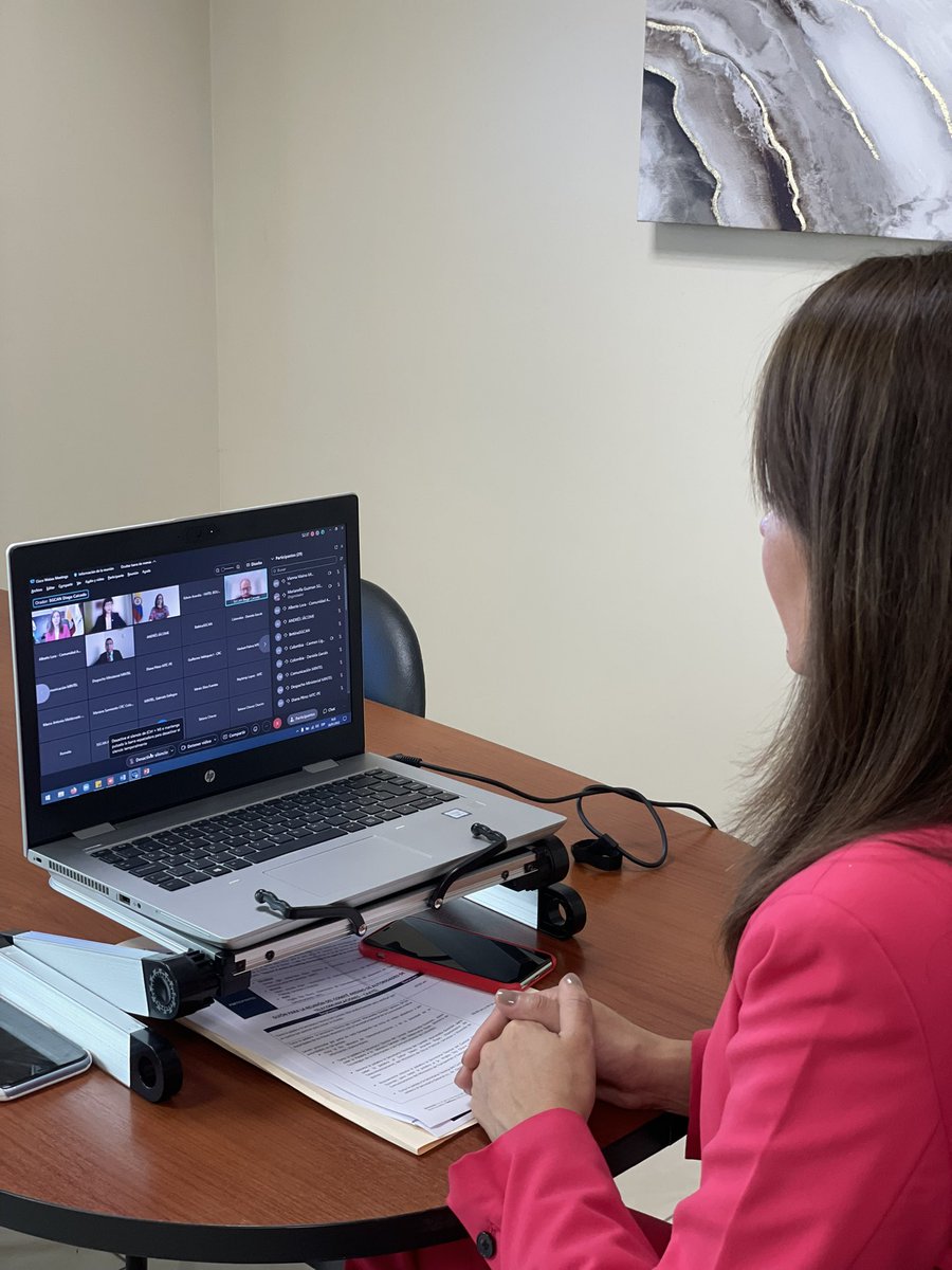 Inicia la ruta para eliminar recargos por Roaming en América. Ecuador preside #CAATEL de  <a href="/ComunidadAndina/">Comunidad Andina</a> y en este marco convoqué una  reunión con secretario de #CAN <a href="/DiegoCaicedoP/">Diego Caicedo</a>, ministra de Colombia <a href="/CarmenLigiaV/">Carmen Ligia Valderrama Rojas</a> y viceministros de Perú #VirgilioTito y Bolivia #EdwinArandia