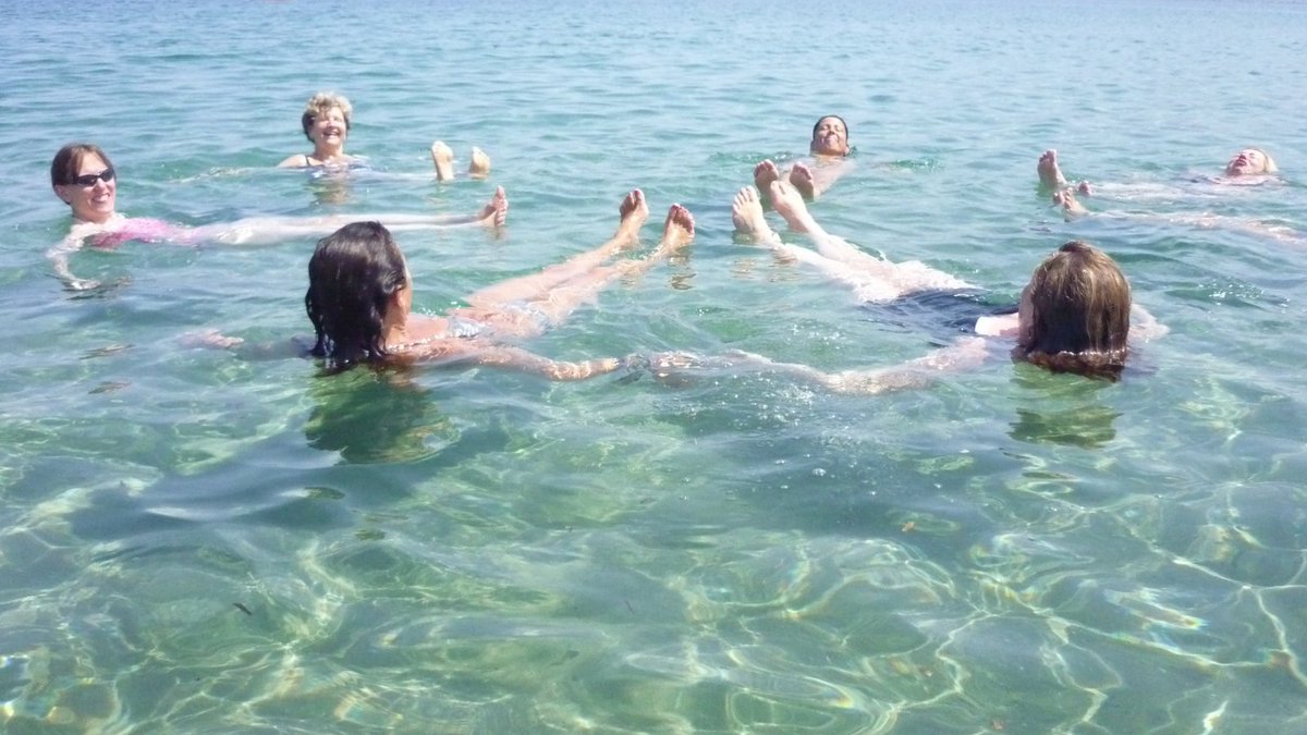 There's just something about the sea that feels just 'right'. And there's something about the warm, crystal clear Aegean that makes it more than 'right'; that makes it wonderfabulocious! #livingthedream #holistic #holidays2022 skyros.com