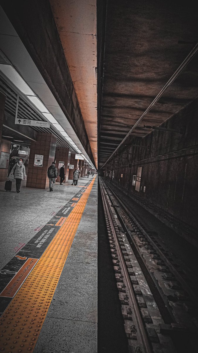 turgutemre23's tweet image. Başlarken tasavvur ettiğimizin çok ötesinde bir şey bu... Değişmek! Tanpınar'ın Zaman Kırıntıları'nda söylediği:
"Değişmenin ebedî olduğu yerde
Güzeldir hayat!"

#kadrajım #note8pro